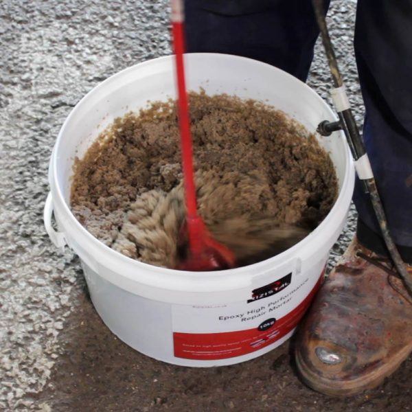 Cold-Cure-Epoxy-Concrete-Repair-Mortar-Mixing
