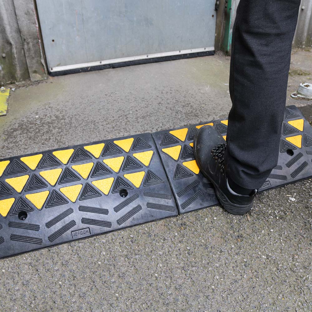 Heavy-Duty-Rubber-Ramps-Straight